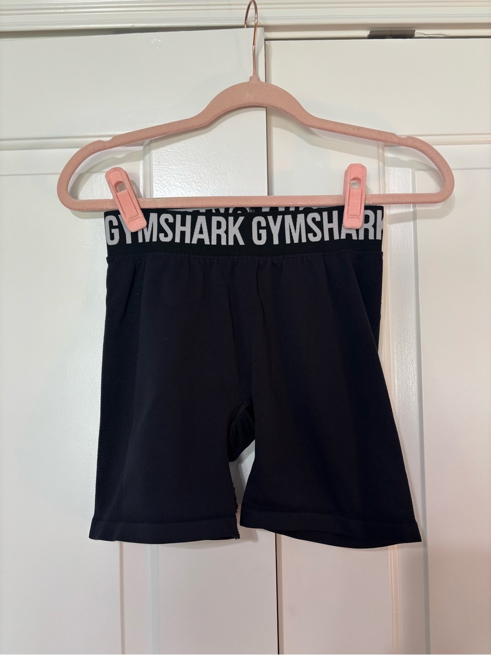 Gymshark Black Short-Length Workout Shorts with Logo Waistband Size Medium